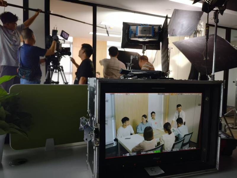 潍城区TVC拍摄公司：科技产品视觉化大师，诠释未来感与功能美学